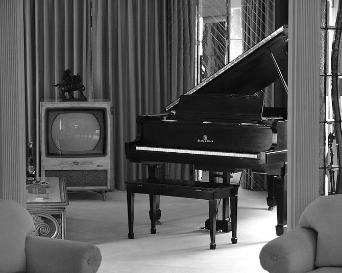 Turn Back The Clock With These Retro Home Touches