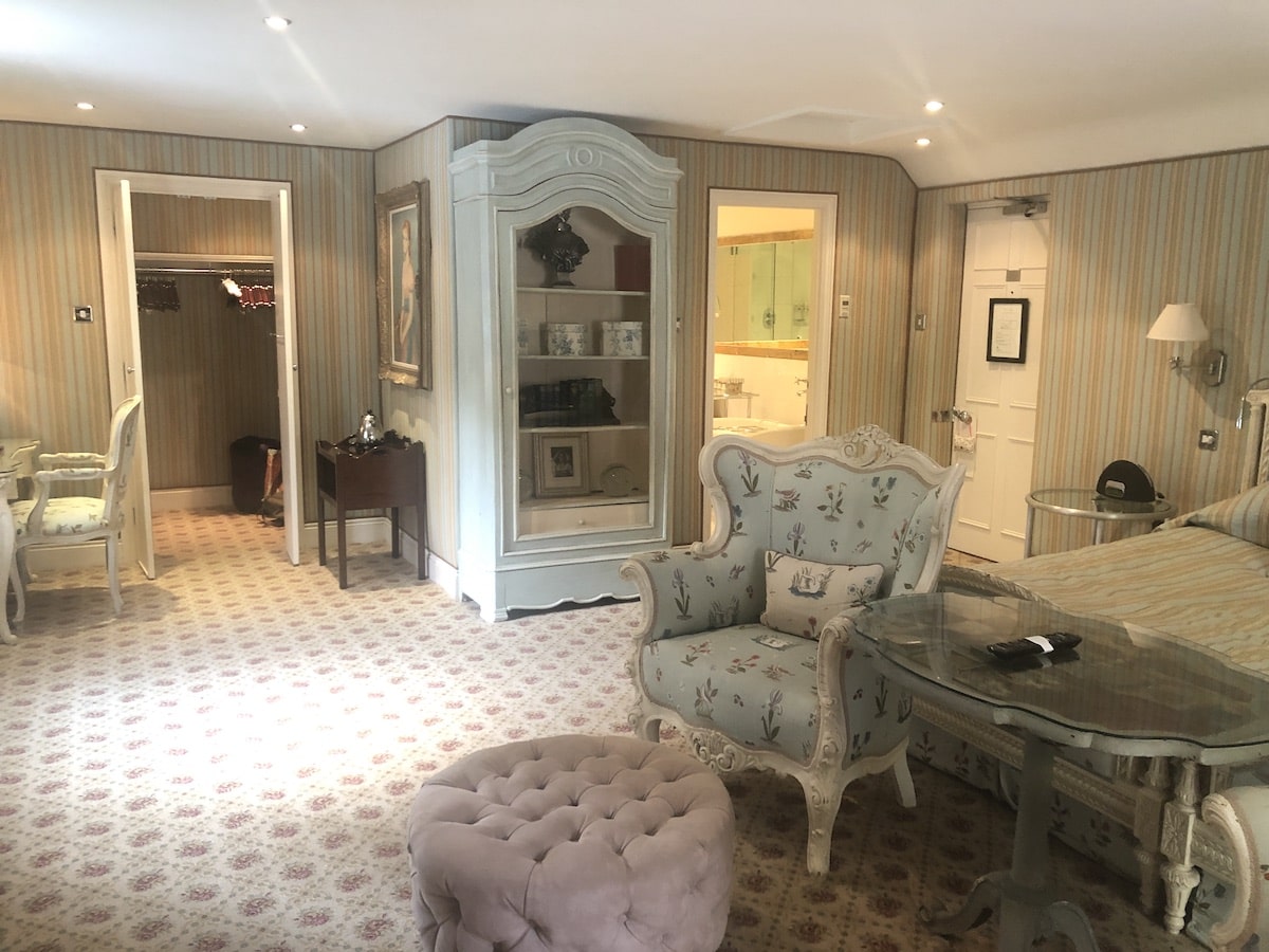An overnight stay at Dorset's Summer Lodge