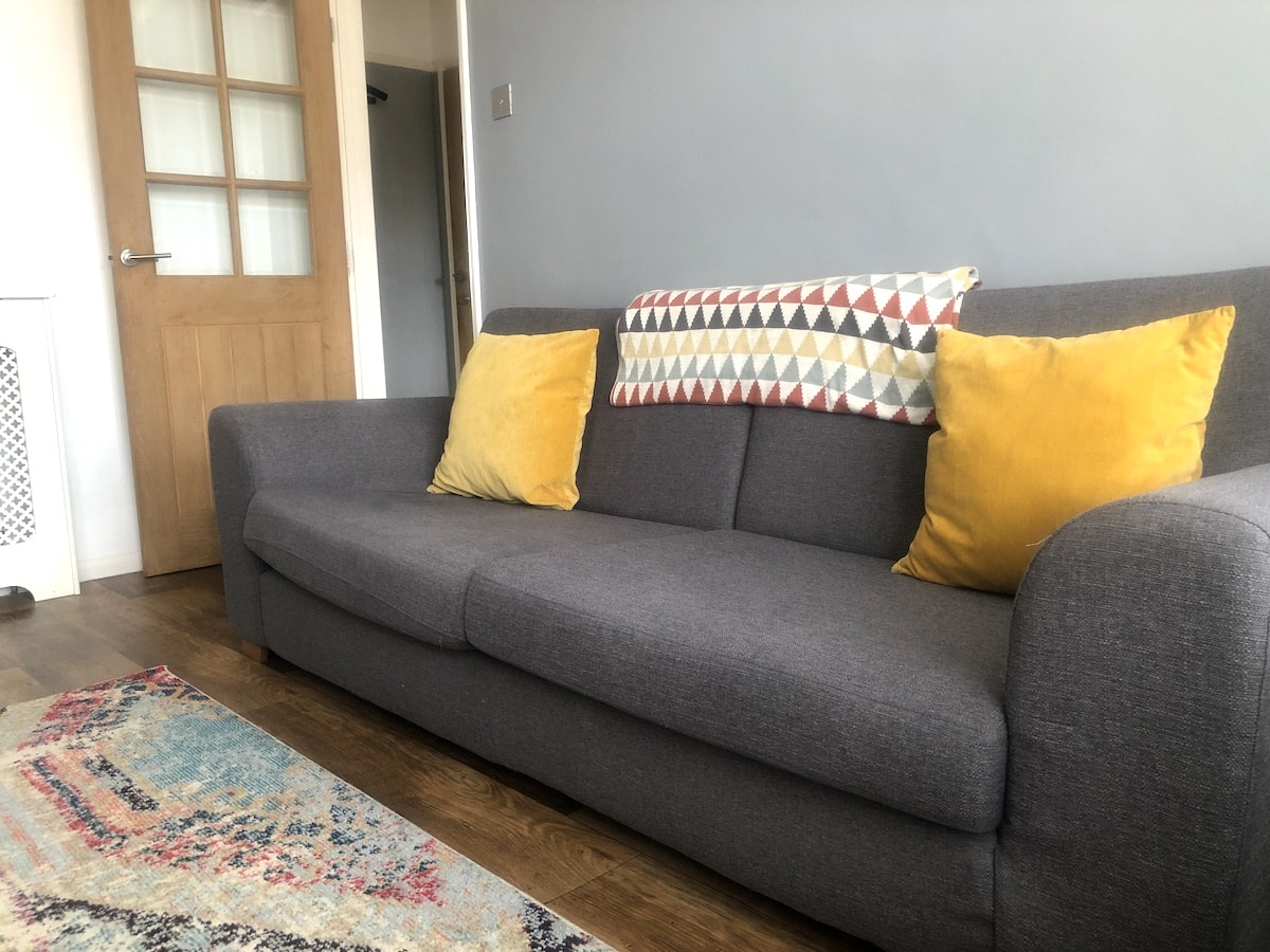 Retro style accessories for the living room