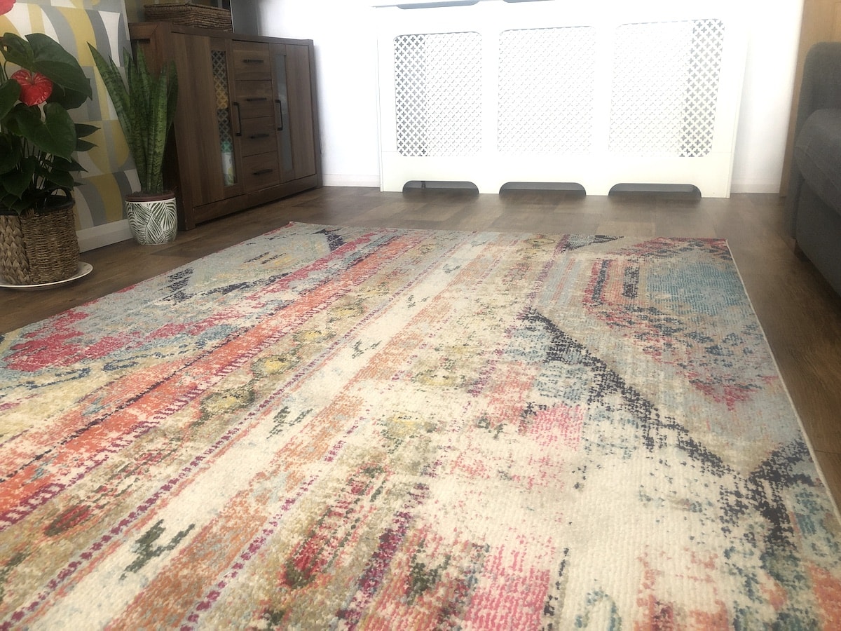Retro style rug for the living room
