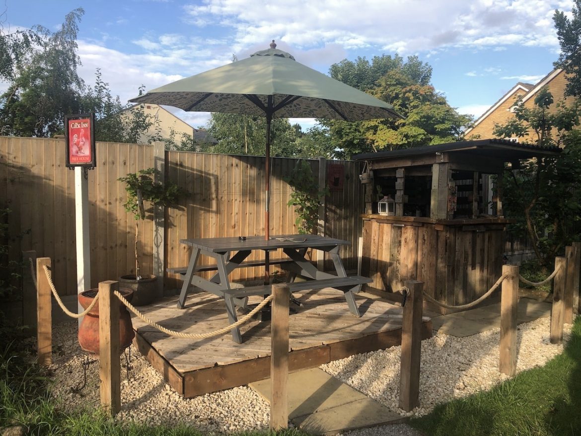 How to make a garden pub