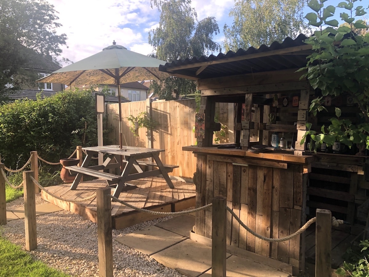 How to make a garden pub